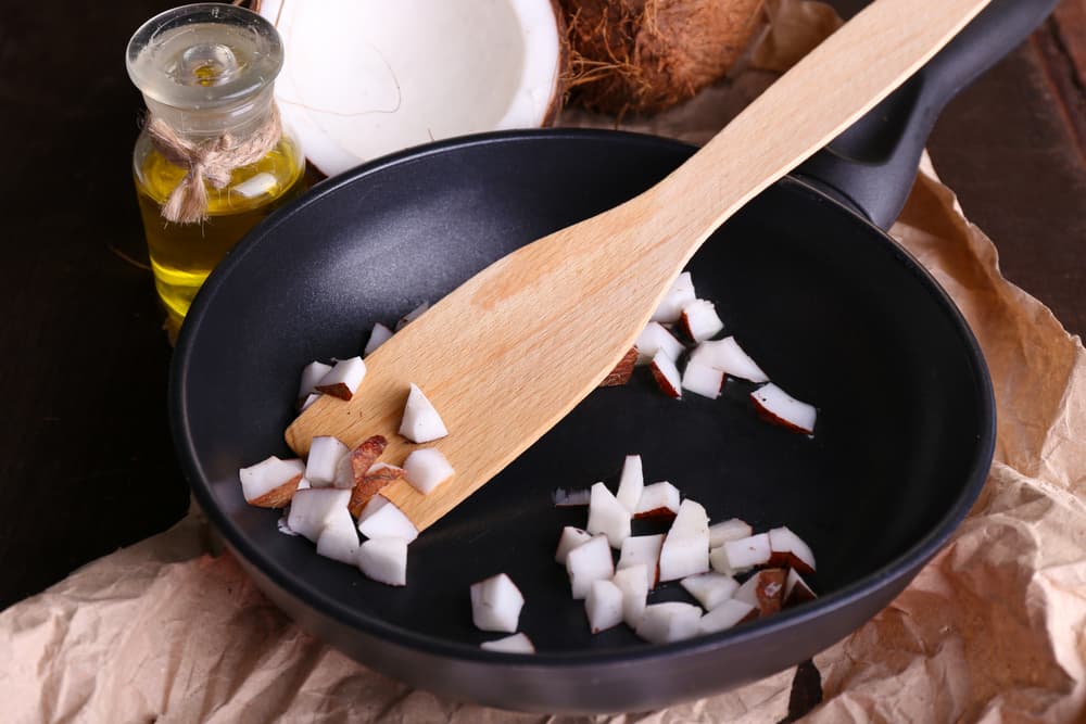 Sustituir alimentos no tan sanos como por ejemplo la mantequilla, por ingredientes que son perfectos y también brindan un excelente sabor como el aceite de oliva, vegetal, o de coco.