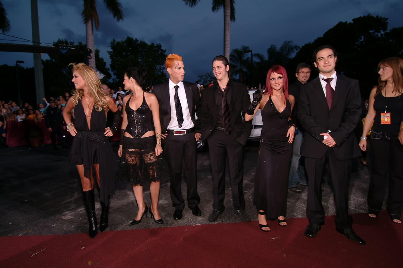 RBD fue uno de los grupos más queridos de Premios Juventud, en 2005 se robaron los corazones del público con el tema 'Solo Quédate En Silencio'.