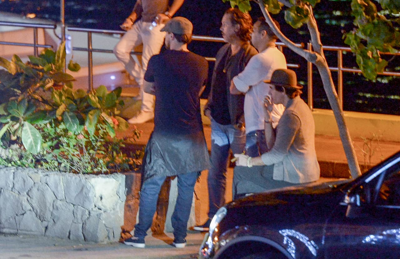 Todos esperando lugar para la "party".