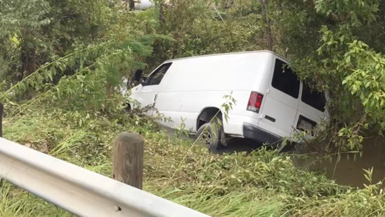 Los restos de la familia mexicoamericana Saldívar 
<b><a href="https://www.univision.com/local/houston-kxln/encuentran-en-una-furgoneta-los-seis-cuerpos-de-la-familia-hispana-arrastrada-por-el-agua-en-texas">fueron hallados dentro de una camioneta</a></b> que fue arrastrada por el agua.