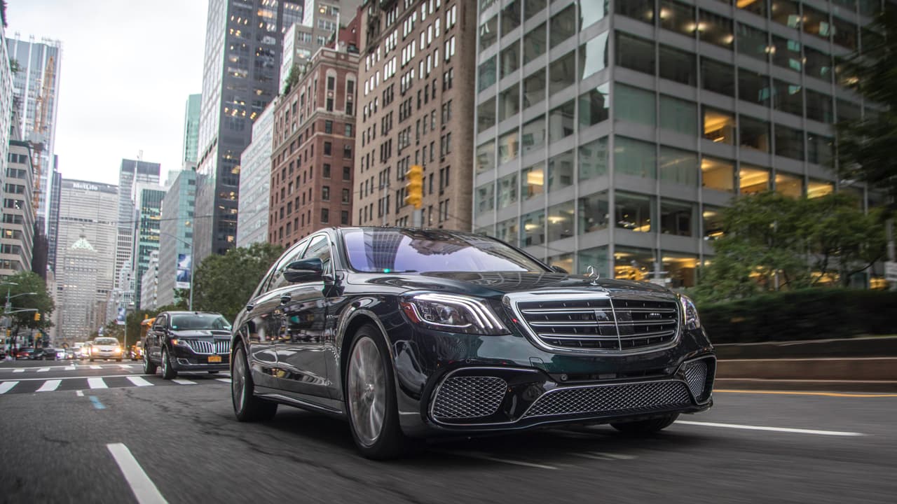 Los sedanes de la Serie-S de Mercedes-Benz fueron remozados y actualizados para 2018. El gigante en tamaño y poder S65 regresa encabezando las opciones de fuerza y poder.