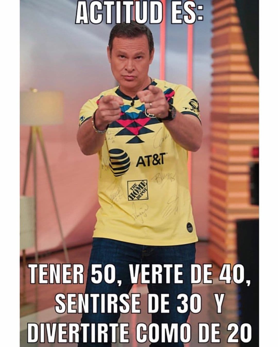 Como todo aficionado del fútbol, Alan Tacher se preparó desde el viernes para vivir el clásico mexicano. Con su playera del América le dijo a sus seguidores que se divertiría como si tuviera 20 años.