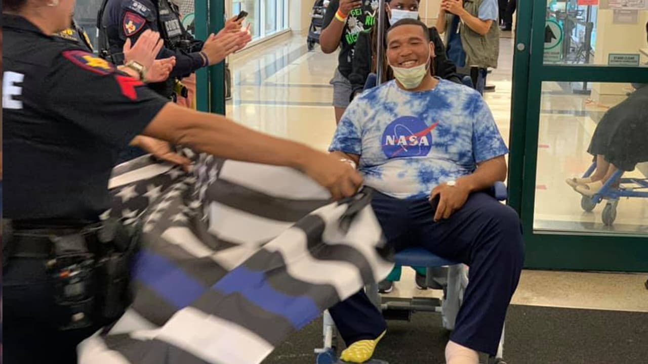 "Los hombres y mujeres de la oficina del 
<b><a href="https://www.facebook.com/Precinct4" target="_blank">sheriff Mark Herman </a></b>están felices de anunciar que el oficial Jaqaim Barthen ha sido dado de alta del hospital después de resultar herido durante un tiroteo durante el fin de semana", indicó el precinto 4 en una publicación y agregó que Barthen continuará su recuperaión en casa.