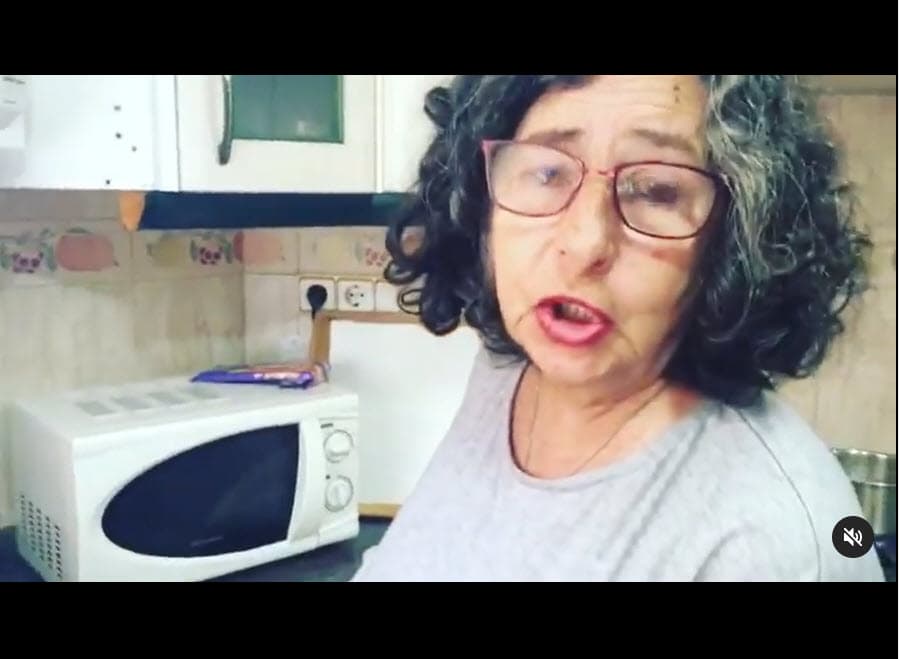 La exsuegra del intérprete de 'Bandido' fue más allá y lo acusó de haberse desentendido por completo de Ivo y Telmo al grado de dejarlos desamparados.
<br>