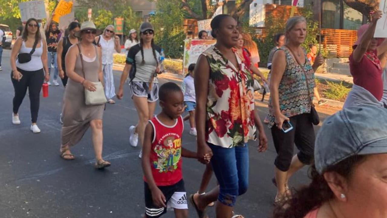 Con 42 años de servicio, este centro ha sido un refugio vital para familias de bajos recursos, ofreciendo un lugar seguro y educativo para sus hijos. Sin embargo, la amenaza de un cierre inminente ha provocado que los padres alcen sus voces en busca de una solución a corto plazo.
<br>