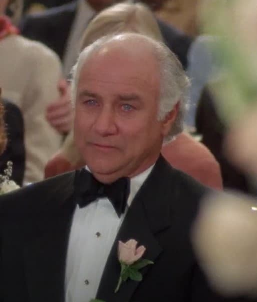 <b>Papá del novio </b>
<br>Peter Michael Goetz era John MacKenzie en la versión de 1991 de ‘El padre de la novia’, quien era el padre de Bryan y el futuro suegro de Annie.