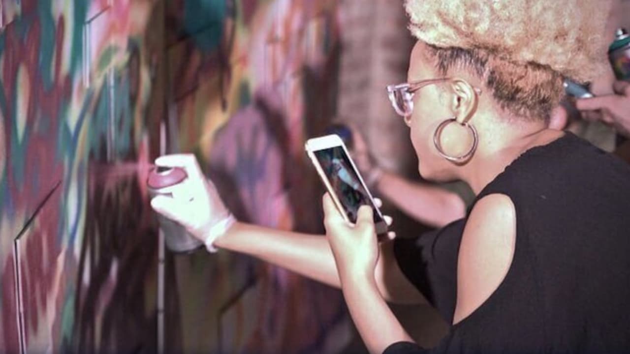 El taller ofrece los materiales que necesitarás y un canvas que puedes llevar a tu casa. Este evento está disponible durante los fines de semana. Se lleva a cabo en el Chicago Kedzie Plaza. Para registrartee accede a: 
<b><a href="https://feverup.com/m/91530" target="_blank">FeverUp</a> </b>o 
<b><a href="https://www.expedia.com/things-to-do/byob-urban-art-workshop.a2185446.activity-details?endDate=2021-04-02&location=Downtown%20Chicago%2C%20Chicago%2C%20Illinois%2C%20United%20States%20of%20America&pwaDialog=&rid=6350699&startDate=2021-03-19" target="_blank">Expedia</a></b>