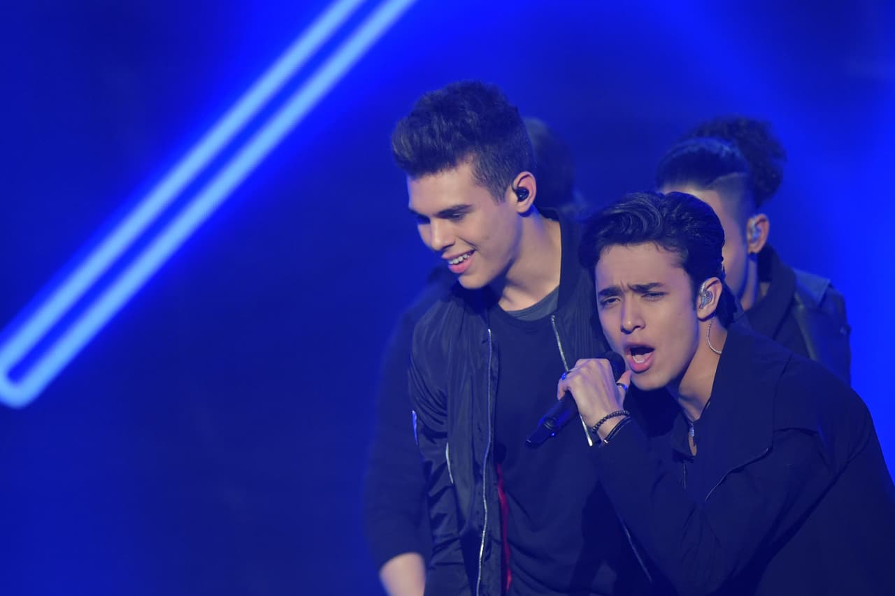 Y Joel cantó con mucho sentimiento.