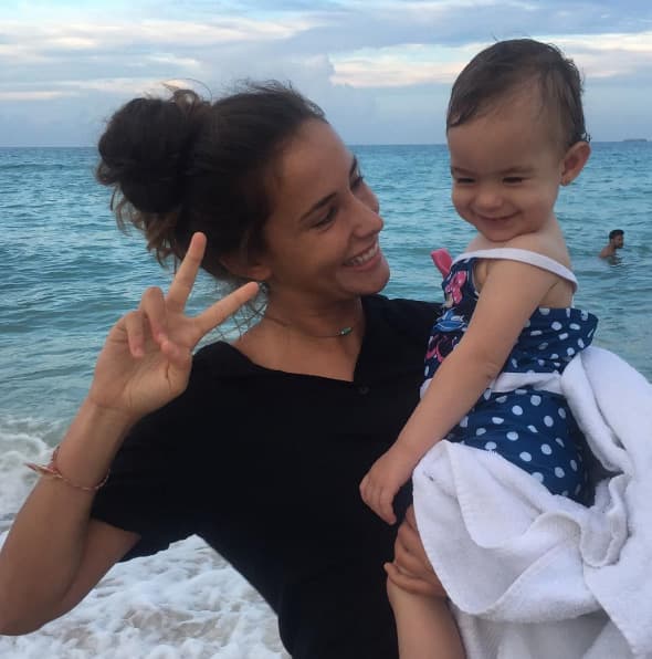 Alan Tacher: "Peace and Love!!!! Guapas mías!!! @michelletacherbernal @hannahtacher #playitatime". (Julio 2, 2016)