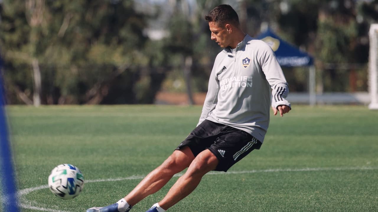 Chicharito: "Ser capitán no significa que soy mejor o peor"