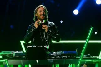 David Guetta cambia los tornamesas por el volante