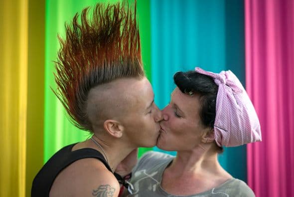 Pero el festival musical ya no es lo que era antes. Existe una mezcolanza de estilos y estratos que se reunen alrededor de más de 80 escenarios.