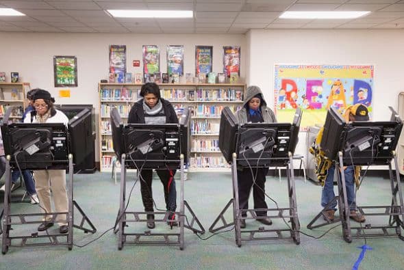 En otras ciudades decidieron que las elecciones deberían de ser honestas como los niños y no existía un lugar mejor que un salón de clases para dar a notar esa iniciativa.