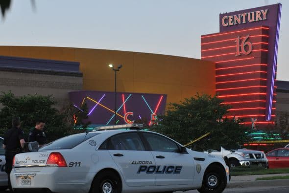 Julio 20- En Aurora, Colorado, durante el estreno de la película The Dark Knight Rises en el cine Century 16, se produce un tiroteo llevado a cabo por un pistolero solitario dejando un saldo de 12 personas muertas y 59 más heridas.