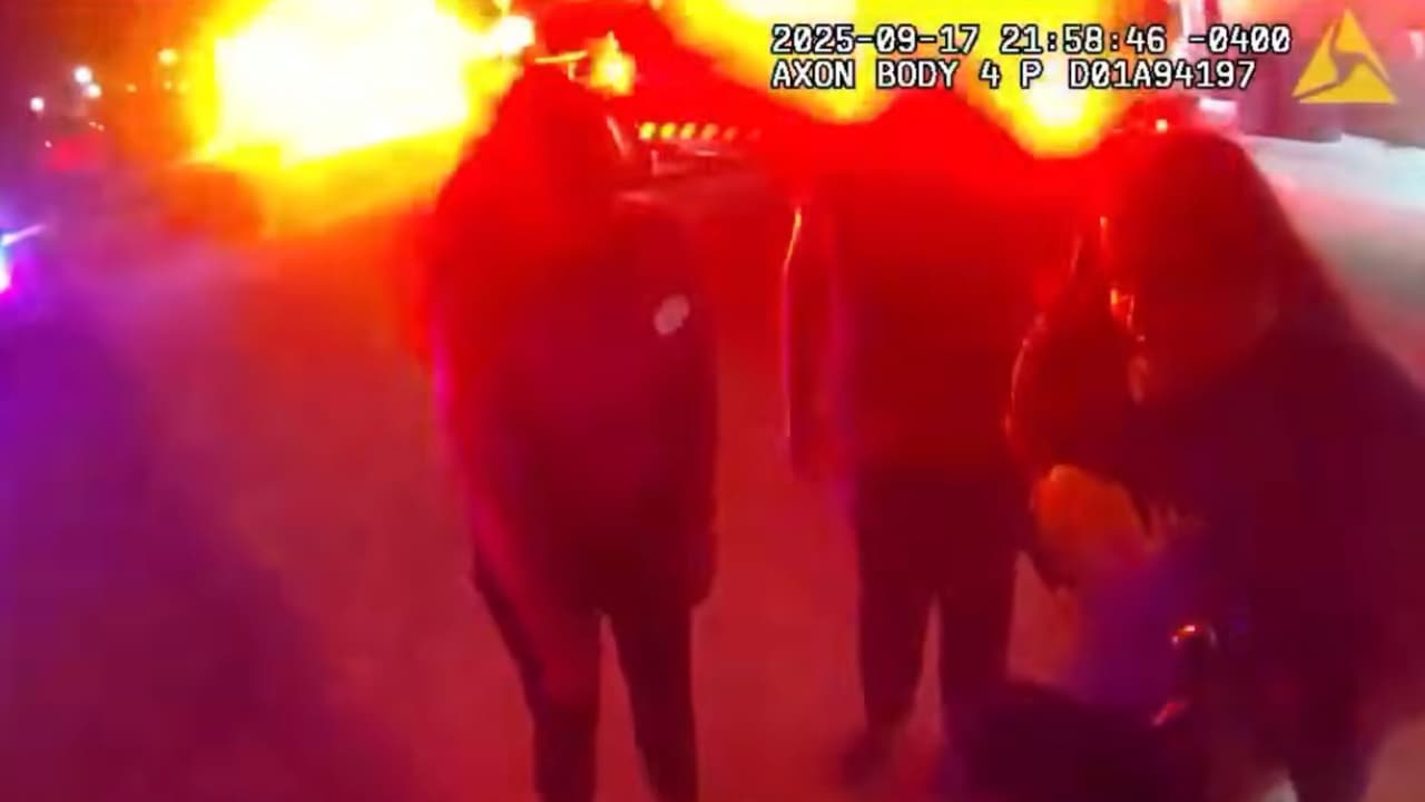 El audio del bodycam revela confusión inicial entre los primeros respondedores, quienes intentan determinar si se trataba de un problema médico o de un incidente durante el recorrido.