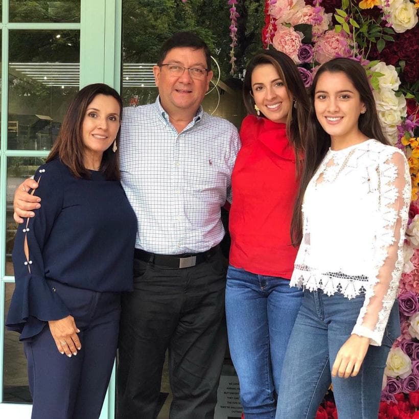 A pesar de la distancia que existe entre ella y su familia sabe que cuenta con ellos y lo agradece.