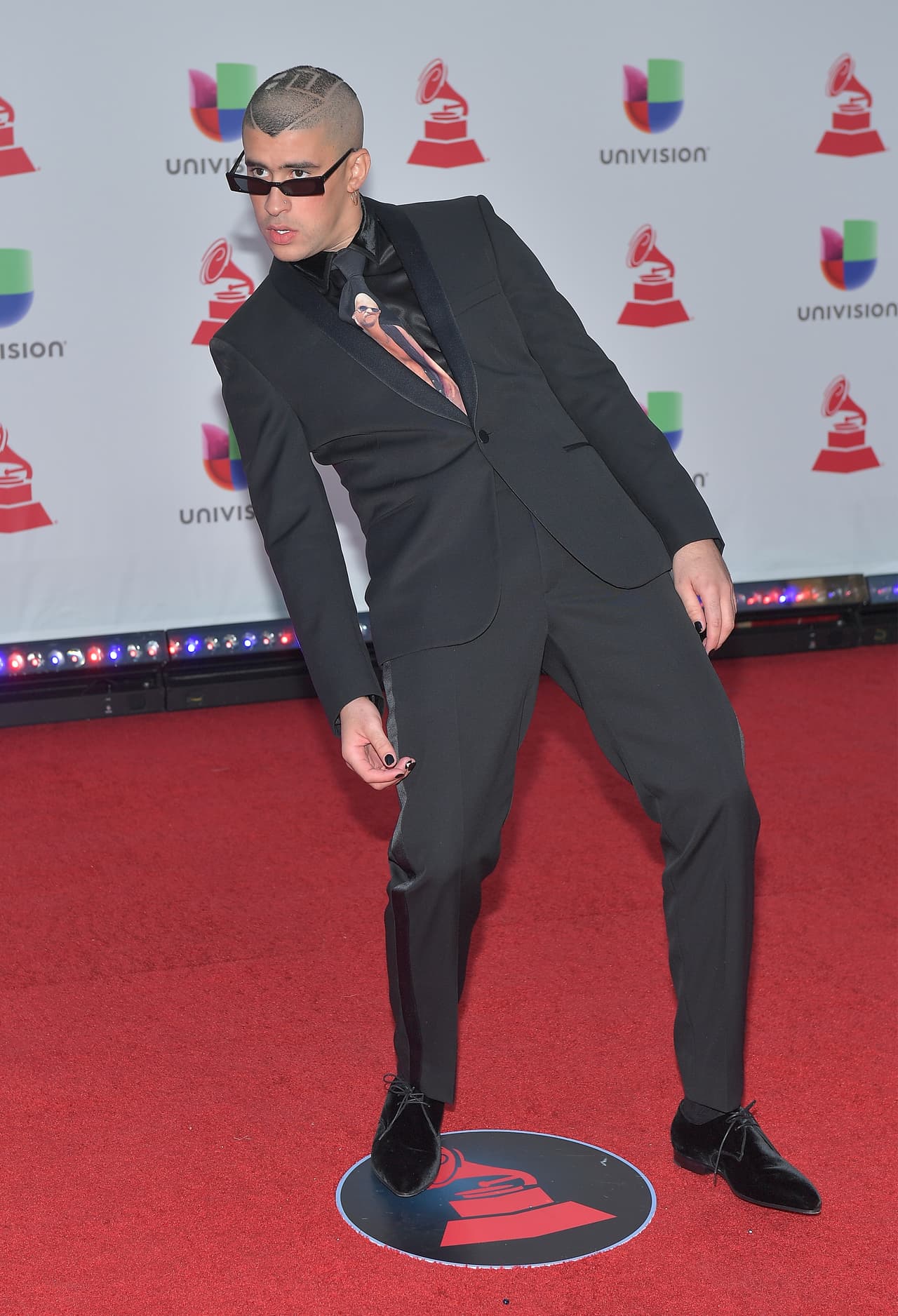 ¿
<b><a href="https://www.univision.com/especiales/latin-grammy/las-10-cosas-de-bad-bunny-que-quiza-no-sepas">Bad Bunny</a></b> deja la música por el baloncesto? Sí, al menos por un día.