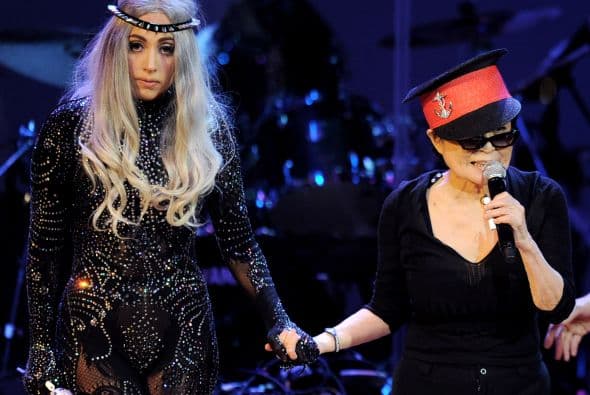 Lady Gaga interpretó varios temas de Lennon en compañía de Yoko Ono.