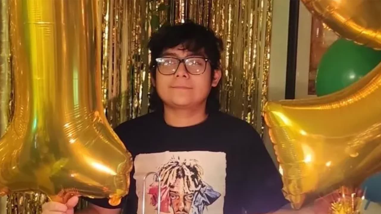 Salvador murió luego de estrellarse a bordo de un automóvil con otros dos jóvenes en West Pullman.