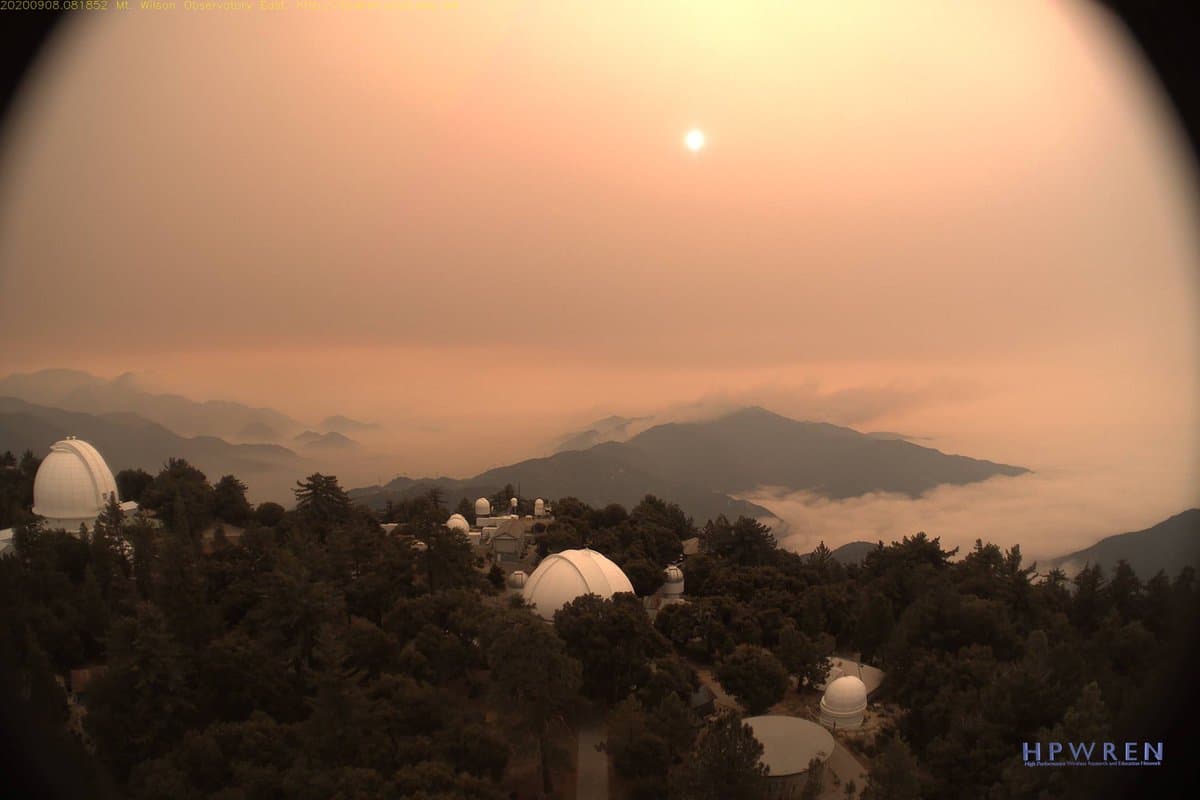La montaña de San Gabriel ha sido destruida por las llamas del incendio Bobcat.