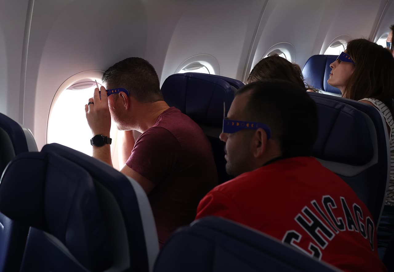 Seguramente fue uno de los vuelos en que más viajeros preferían la ventana al pasillo, o al incómodo asiento del centro.