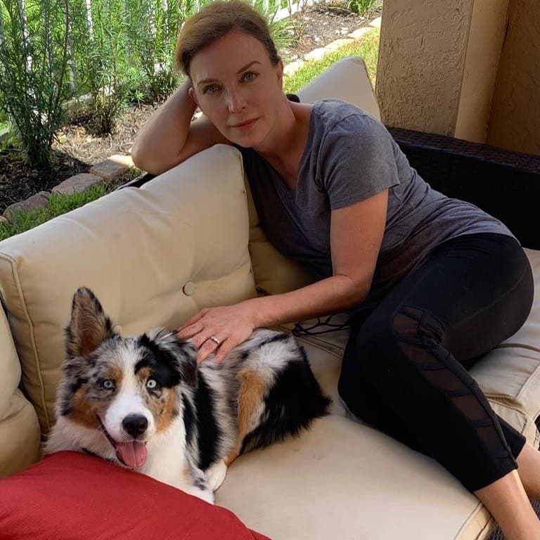 Además de sus proyectos en los melodramas y la música, Laura Flores es madre de cuatro hijos.