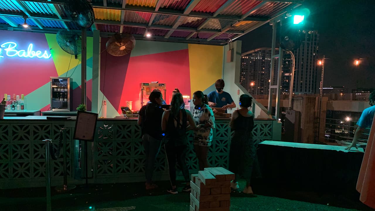 Ya está de regreso el cine al aire libre que ganó una gran popularidad en el área de 
<a href="https://www.google.com/maps/place/Houston,+TX/@29.8168824,-95.6814897,10z/data=!3m1!4b1!4m5!3m4!1s0x8640b8b4488d8501:0xca0d02def365053b!8m2!3d29.7604267!4d-95.3698028?hl=en" target="_blank">Houston</a> durante su inauguración antes de la 
<a href="https://www.univision.com/local/houston-kxln/pablo-dominguez-giovana-madrigal-coronavirus-vacuna-houston-mascarilla-familia">pandemia del coronavirus </a>