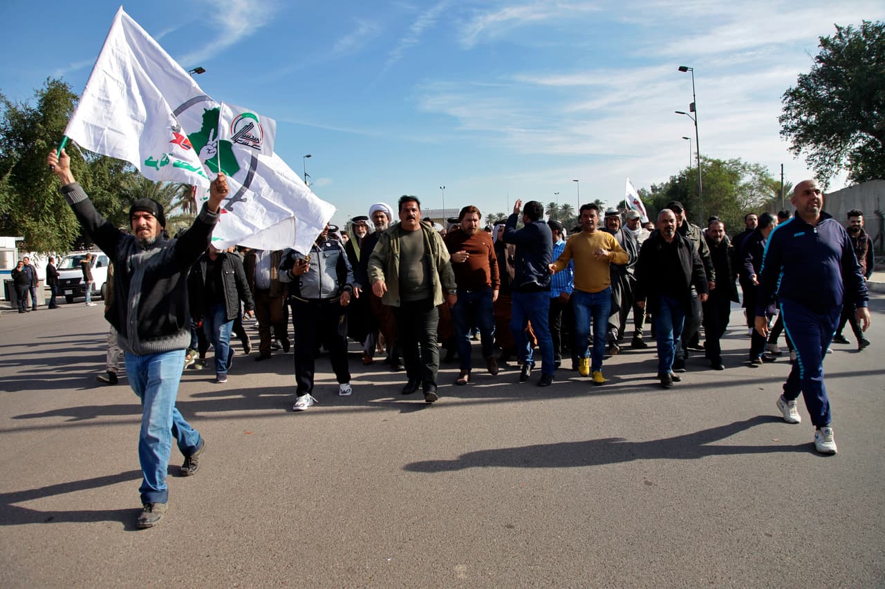 El Pentágono considera que la milicia chií Kata'ib Hizbulá (KH) es responsable de los ataques que, desde mediados de octubre, tienen como objetivo bases militares e instalaciones gubernamentales donde se encuentra personal estadounidense que apoya al Ejército iraquí.