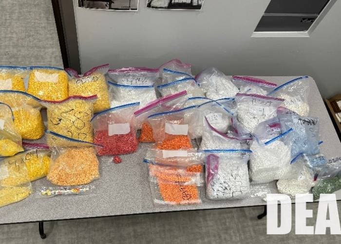 Parte de los narcóticos asegurados al CJNG por la DEA.