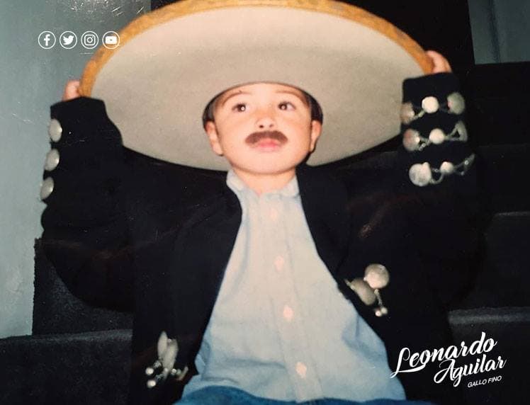 Este pequeño sí que traía la música ranchera y del mariachi en la sangre, pues su abuelo y su padre son auténticos precursores de esta música, se trata de Leonardo Aguilar.