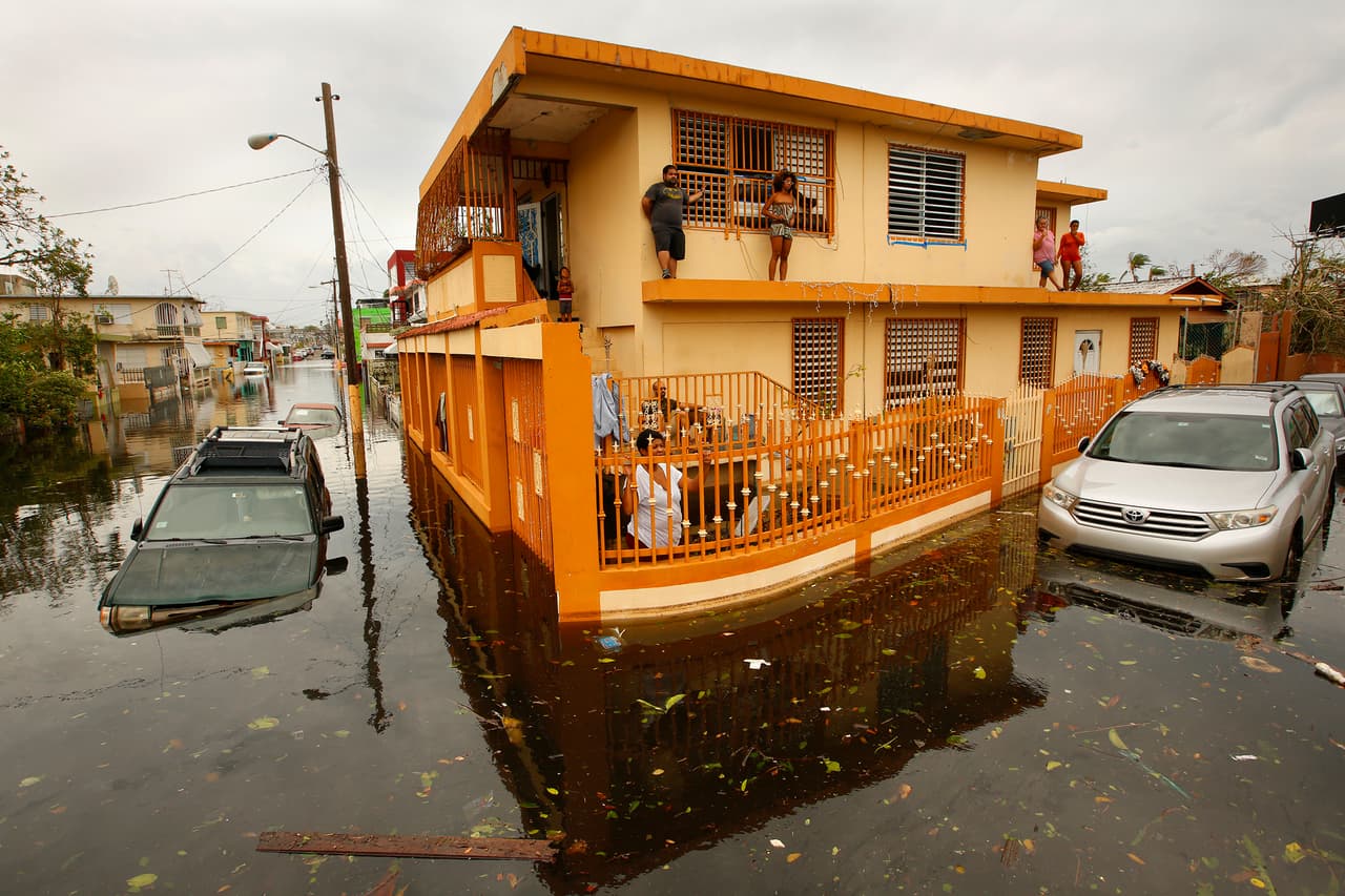 Las viviendas en Isla de Palmeras continúan rodeadas de agua, al día siguiente del paso del huracán María.
<br>