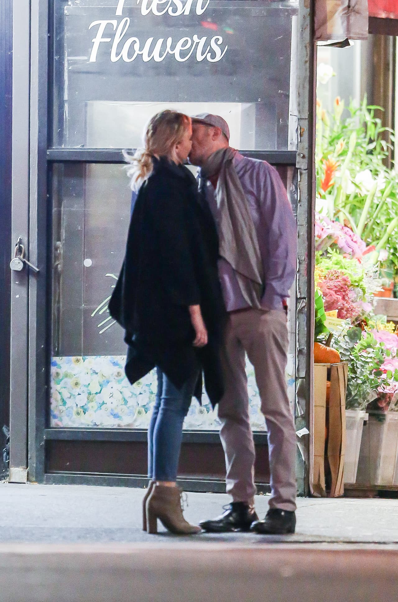 A diferencia de otras celebridades, Jennifer está siendo muy abierta con este romance.