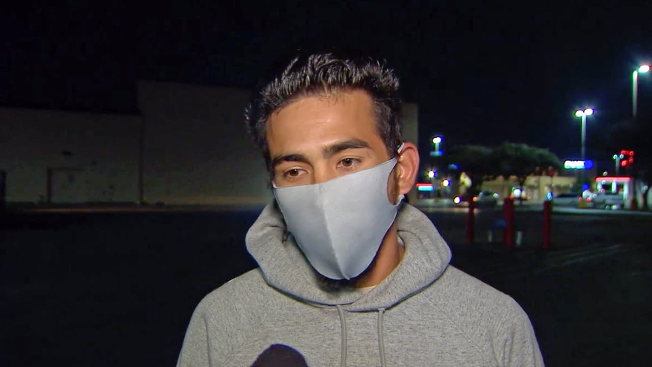 "Yo lo conocía muy bien a él y tenía mucha carga... yo ando igual que él, con lo de que nos pueden deportar por un problema de una escuela, un ticket o algo", dijo un joven que asistió a la vigilia en honor a Erick Mejía.