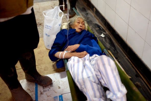 En tanto, en la vecina provincia de Fijian un ferry se volcó en un río, causando la muerte de 11 personas, cuatro desaparecidos y varios heridos.