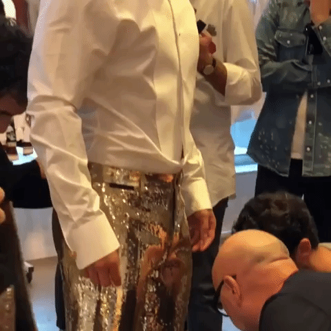 Fue el mismo Domenico Dolce quien ajustó a la medida el traje que el colombiano lució.