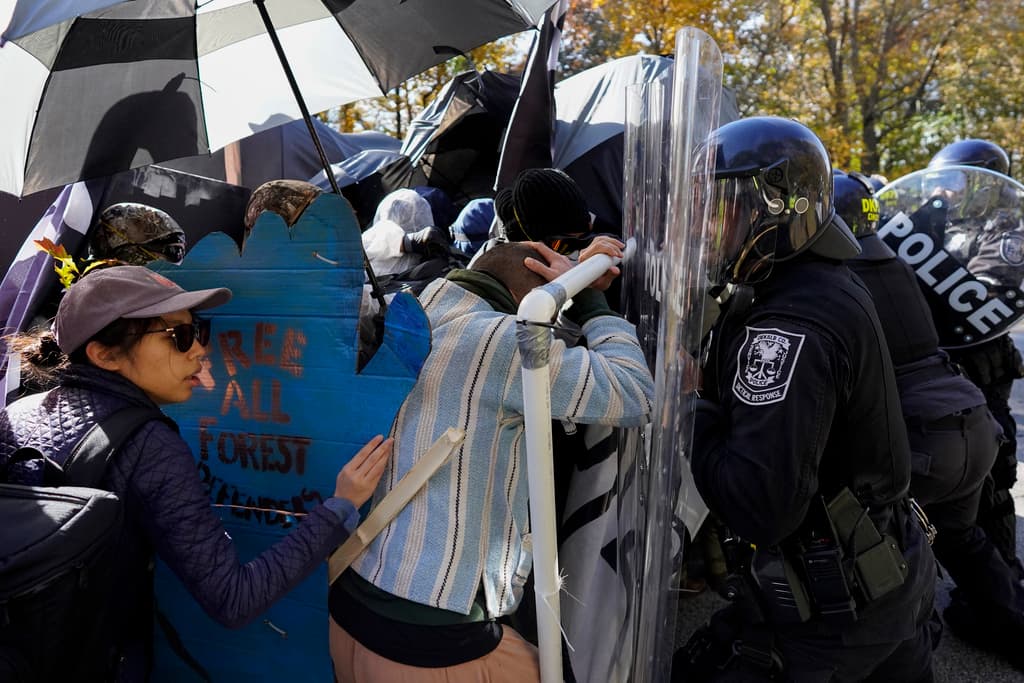 Más de 500 personas marcharon este lunes unos 3,2 kilómetros desde un parque hasta el lugar, que se encuentra en las afueras de los límites de la ciudad de Atlanta, en los suburbios del condado DeKalb.