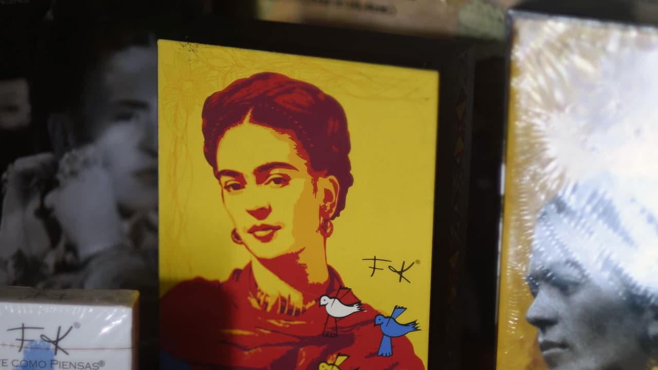 <b>Mira también: </b>Para celebrar sus obras de arte y poner en relieve sus ideas, creencias y políticas, la compañía Starvox Entertainment ha decidido ofrecer una experiencia única sobre Frida Kahlo en donde los seguidores podrán ver facetas que no han sido exploradas. Te contamos en qué ciudades se podrá disfrutar de esta exposición para que puedas agendarte desde ya. 
<a href="https://app.prende.tv/envivo/207305?utm_source=univisioncom&utm_medium=referral&utm_campaign=news-promo-november">Puedes ver más noticias gratis en Prende TV aquí.</a>