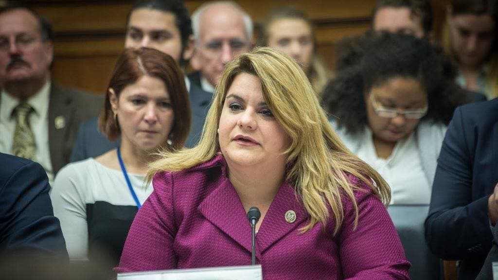 Jenniffer González anuncia $50.7 millones para mejoras en las carreteras de la Isla