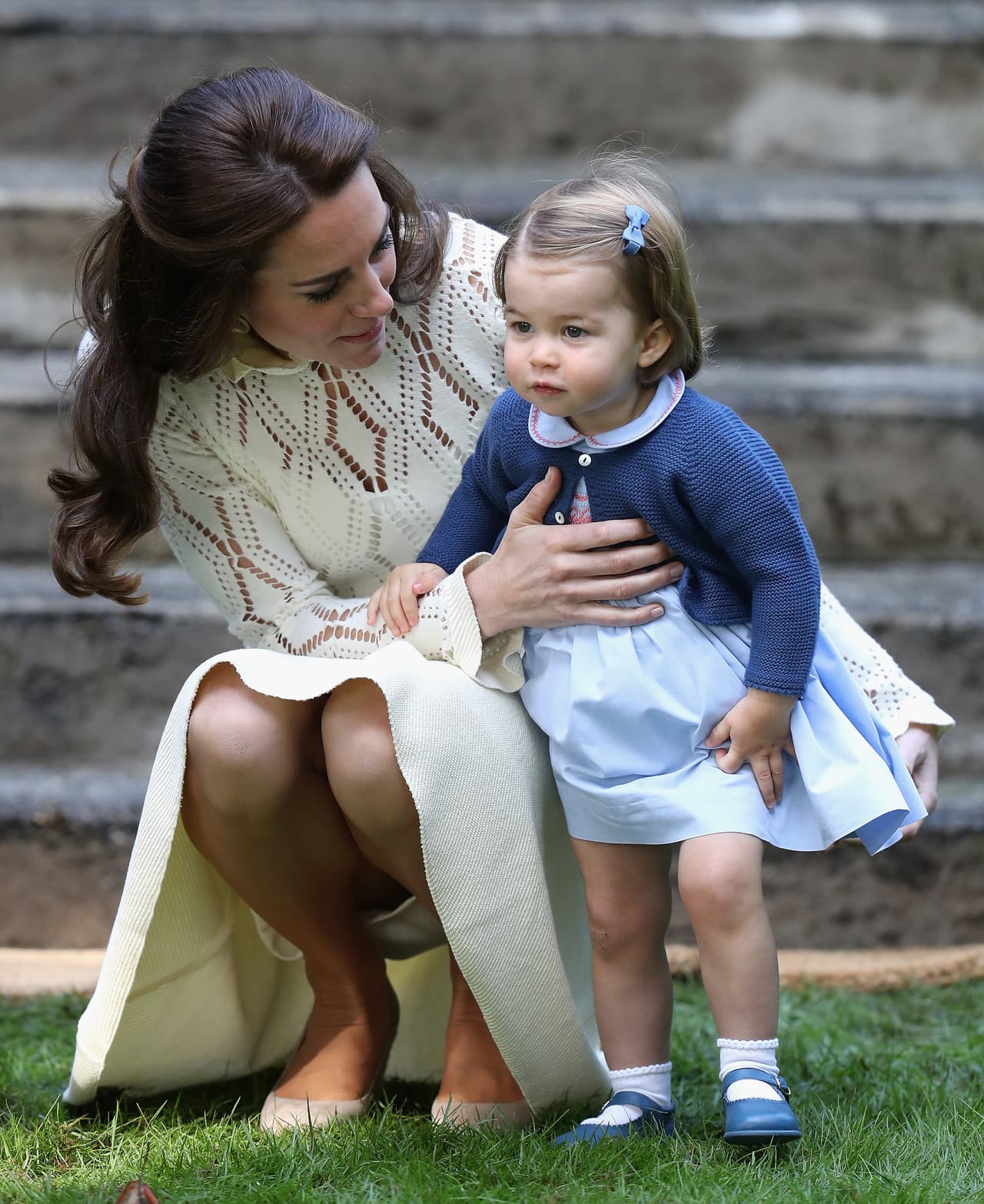 Incluso para 
<b>asistir a una fiesta infantil</b> con sus hijos no duda en usar tacones altos.