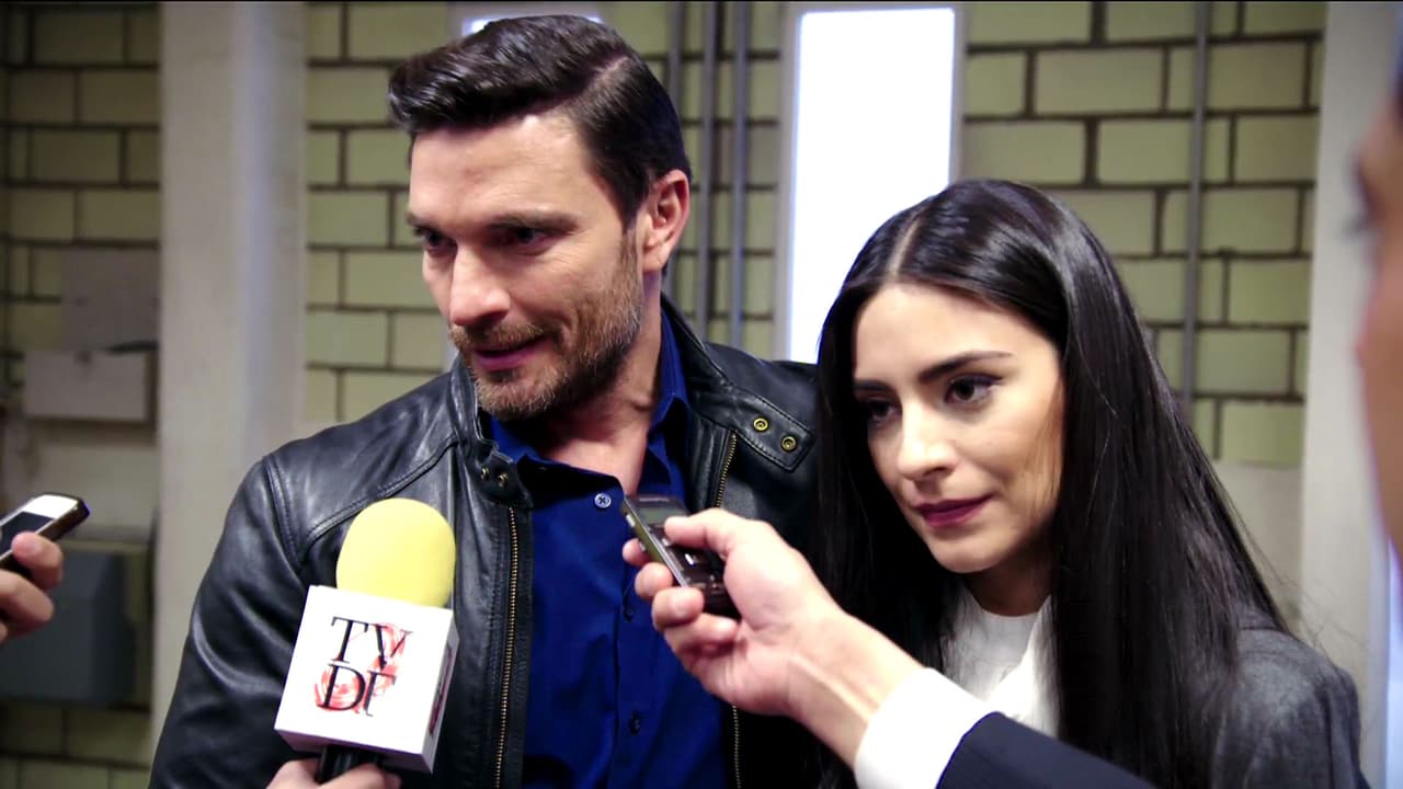 Alejandra le pidió a Ricardo tiempo para aclarar la situación con Carlos, quien no sabía que ella ya estaba muy enamorada, ninguno de los dos pudo contener su tristeza ante la separación. Al quedar libre, Carlos y Alejandra fueron rodeados por los reporteros, quienes cuestionaron su futuro y él aseguró que pronto se llevaría a cabo su matrimonio.