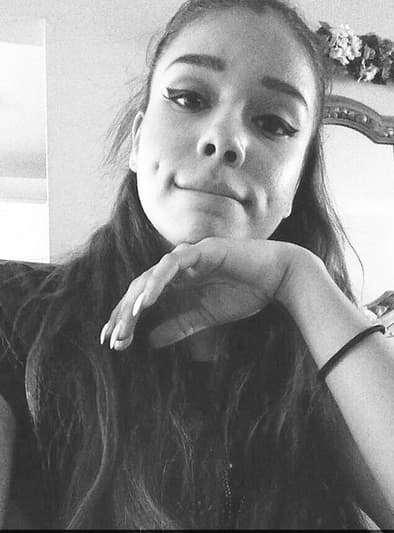 Se nota que esta chica ha hecho de todo para parecerse a Ariana.