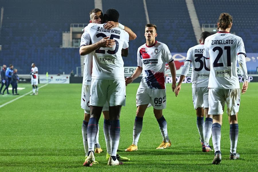 Atalanta propina una goliza al Crotone por 5-1, marcando su cuarta victoria consecutiva y quedando sólo a siete puntos del líder. Gosens, Palomino, Muriel Fruto, Ilicic y Miranchuck fueron los goleadores de la noche, mientras que el gol en solitario por parte de los 'Tiburones' fue de Nwankwo.