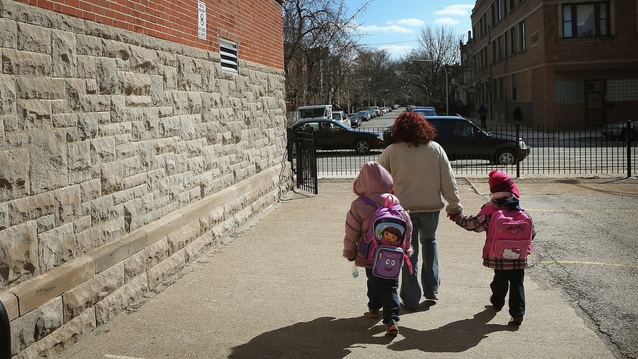 Frente a la 'ansiedad escolar' esto es lo que pueden hacer los padres de los niños