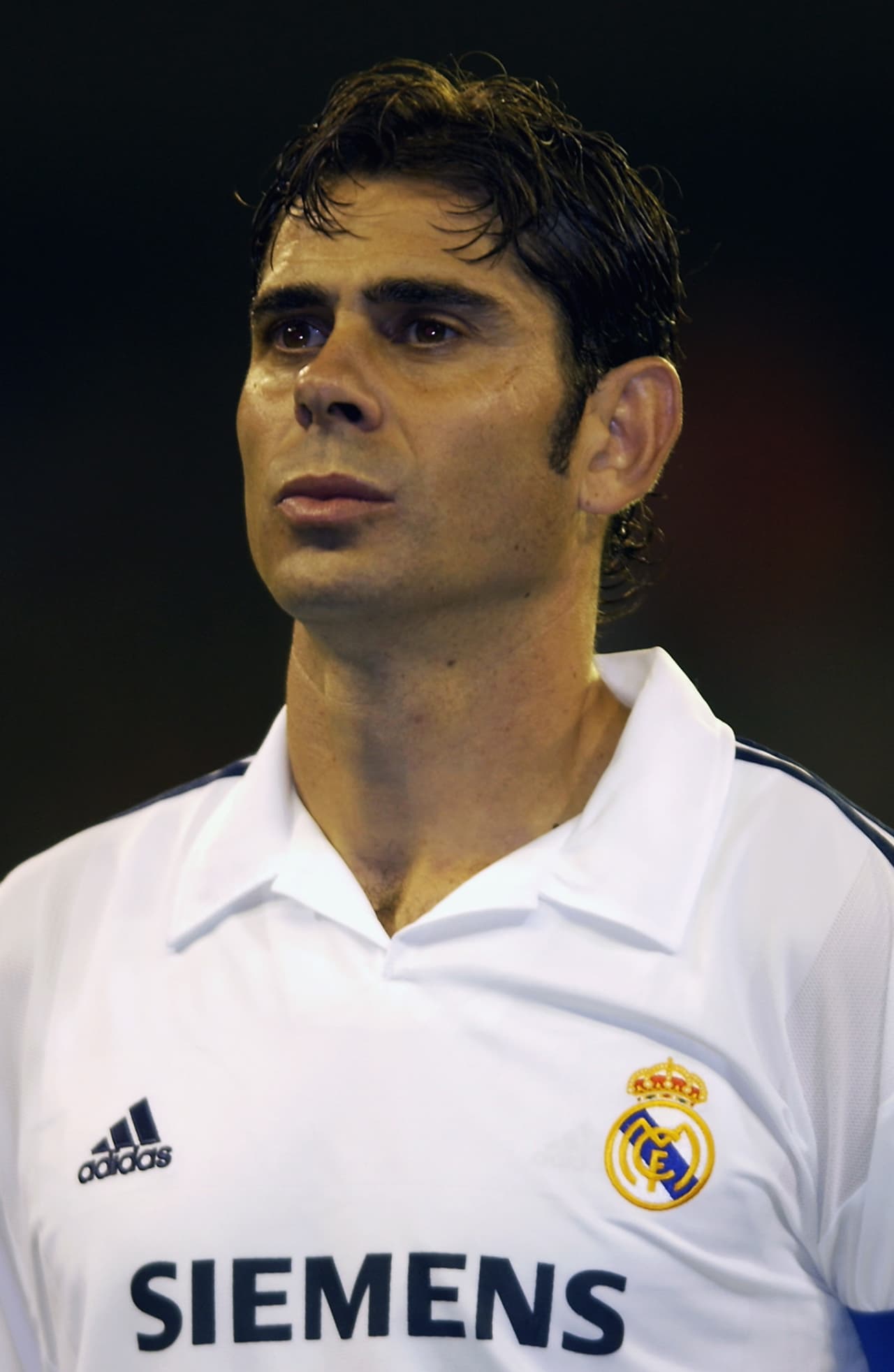 Defensa: Fernando Hierro, de la edición FIFA 2002 en la que contaba con un puntaje de 94.