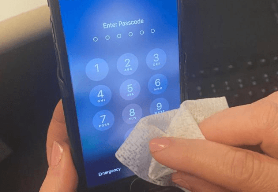 Asegúrese de limpiar su teléfono celular con una toalla de mano ya que lo está tocando constantemente.