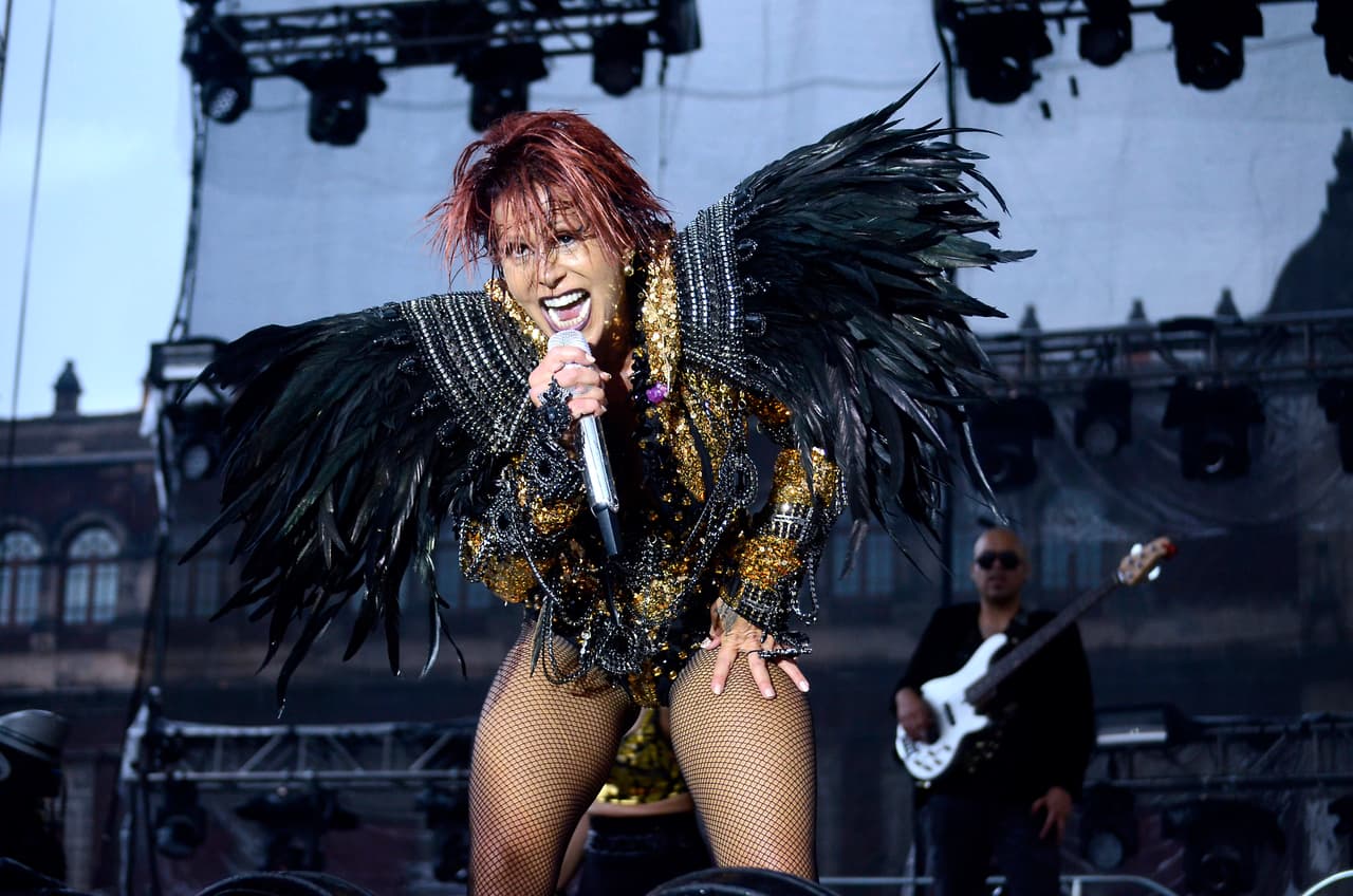 Dar un concierto masivo en el Zócalo de la Ciudad de México.