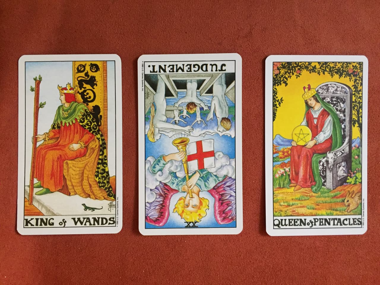 Donde sí es terrible noticia usualmente la carta del Juicio invertida es si cae en algún rubro o consulta sobre el trabajo, puesto que puede simbolizar dentro de su cierre de ciclos que te van a despedir. Las cosas no saldrán como lo deseas así que hay que procurar prudencia y ser lo más objetivo y analítico posible para no generar malos presagios.