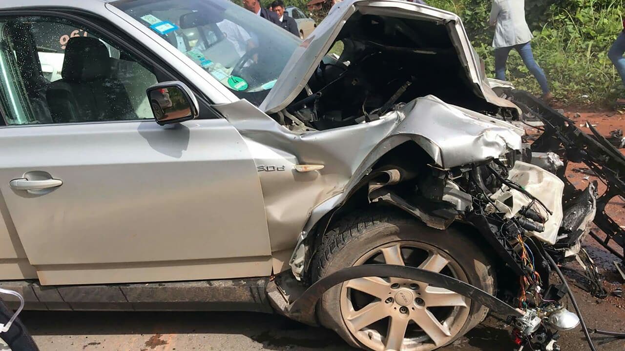 De acuerdo con el informe preliminar de las autoridades camboyanas, el conductor de una camioneta Toyota Highlander intentó rebasar un auto cuando impactó la camioneta BMW en la que viajaban el príncipe y su esposa.