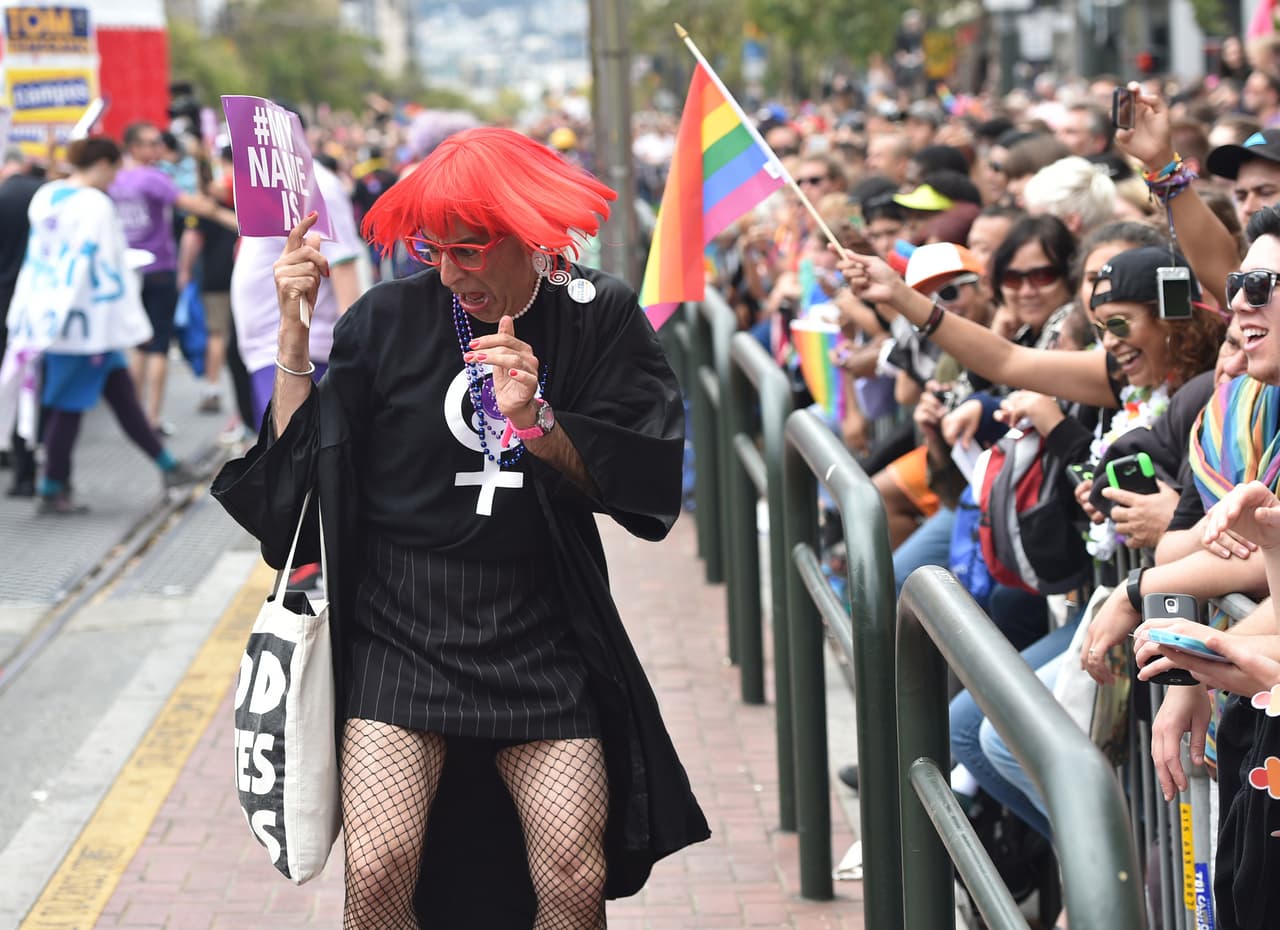 Cientos salieron a las calles de San Francisco para celebrar el Orgullo Gay.