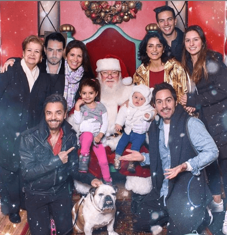 En la reunión de la familia el gran ausente fue José Eduardo Derbez, sin embargo, Aislinn se encargó de incluir a su hermano con la magia de la edición.